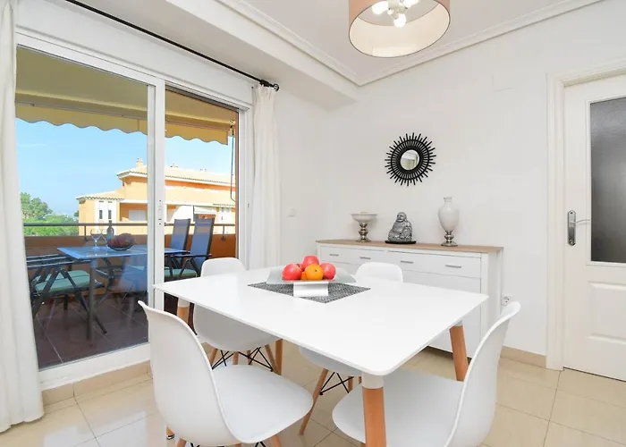 Elia By Aguilarent Daire