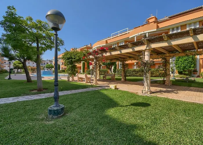 Elia By Aguilarent Daire